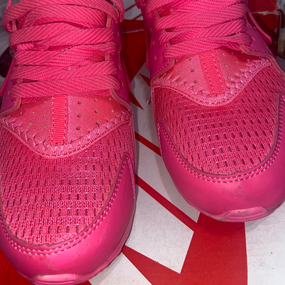 Pink huaraches